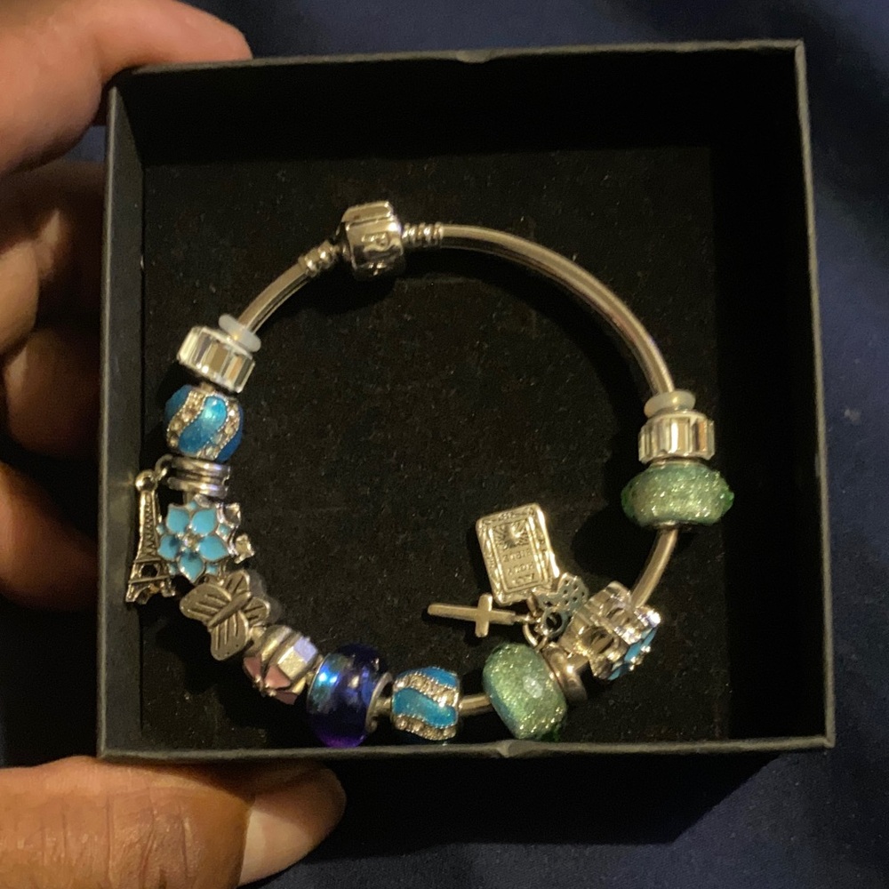 Chic Silver and Blue Beaded Bracelet
